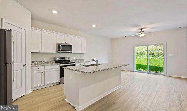 27 CRAMSFORD ST, Falling Waters, WV 25419