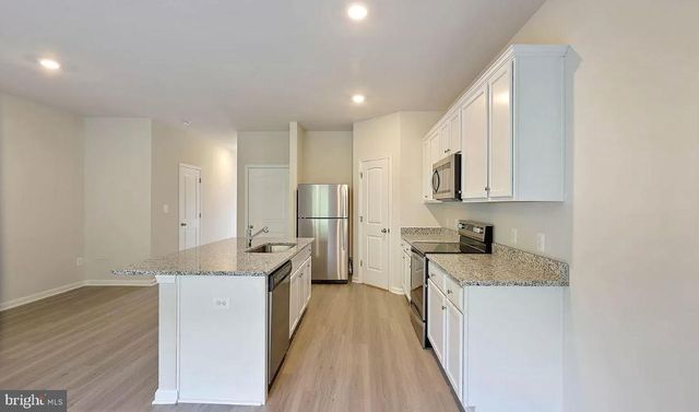 27 CRAMSFORD ST, Falling Waters, WV 25419