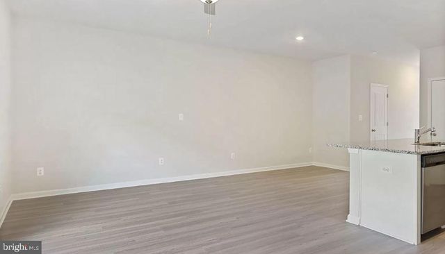 27 CRAMSFORD ST, Falling Waters, WV 25419