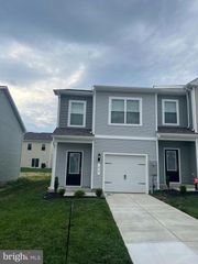 27 CRAMSFORD ST, Falling Waters, WV 25419