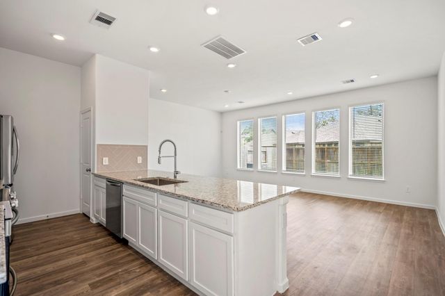 613 Royal Arch Drive, Conroe, TX 77304