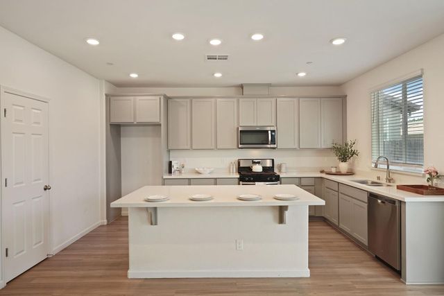 691 Lippi St, Galt, CA 95632