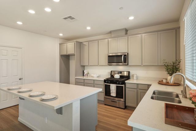 691 Lippi St, Galt, CA 95632