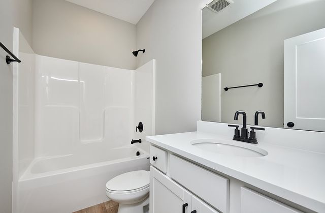 105 NW Ashley Court, Waukee, IA 50263