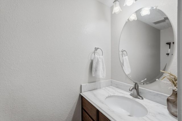 4424 Gooseberry Road NW, Albuquerque, NM 87120