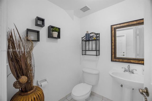 2001 SE 14th Cir, Homestead, FL 33035