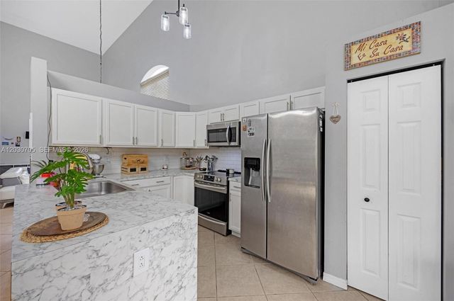 2001 SE 14th Cir, Homestead, FL 33035