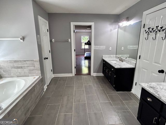 100 Brookfield Court, Tyrone, GA 30290