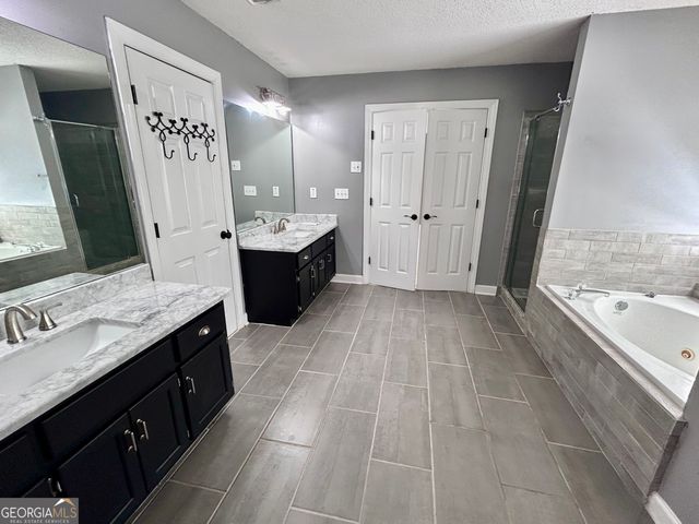 100 Brookfield Court, Tyrone, GA 30290
