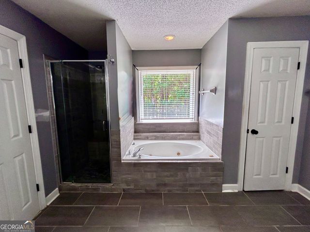 100 Brookfield Court, Tyrone, GA 30290