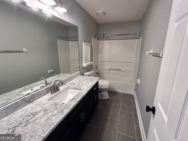 100 Brookfield Court, Tyrone, GA 30290