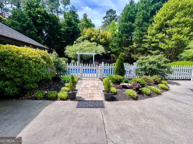 100 Brookfield Court, Tyrone, GA 30290
