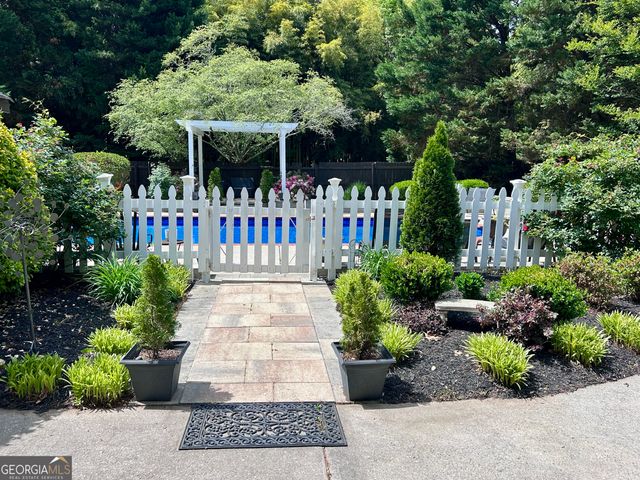 100 Brookfield Court, Tyrone, GA 30290