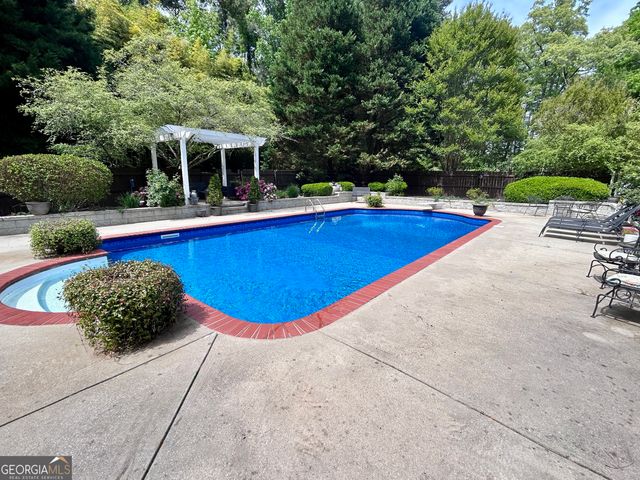 100 Brookfield Court, Tyrone, GA 30290