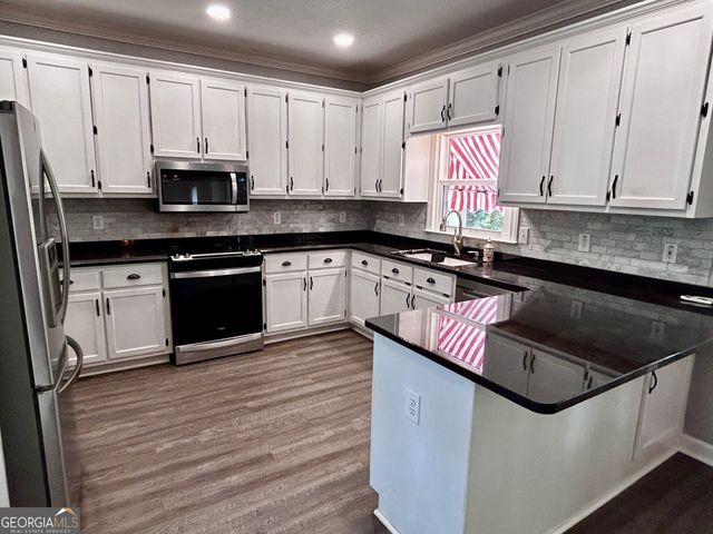 100 Brookfield Court, Tyrone, GA 30290