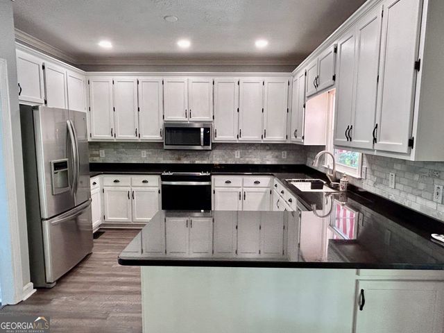 100 Brookfield Court, Tyrone, GA 30290