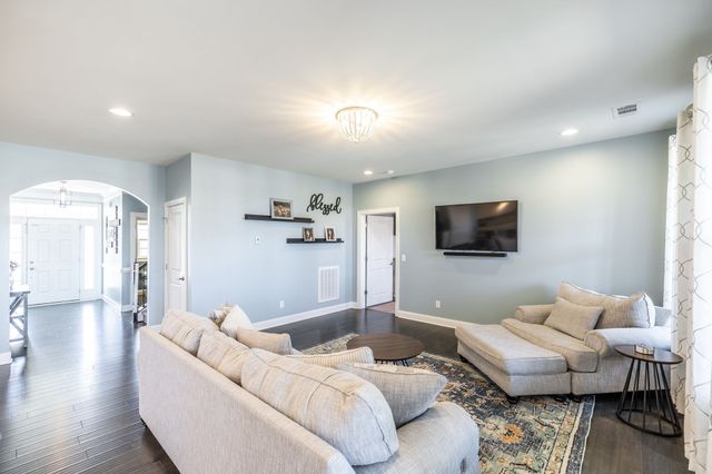 624 Goodman Dr, Gallatin, TN 37066