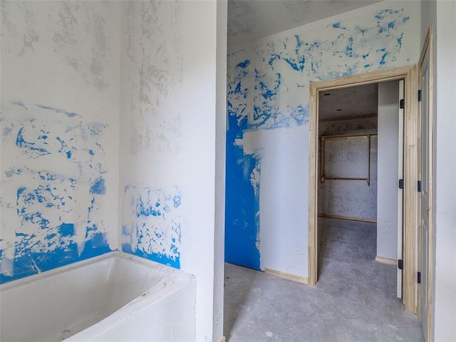 8591 Oak Tree Circle, Edmond, OK 70325