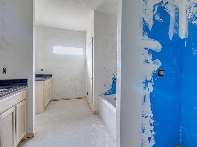 8591 Oak Tree Circle, Edmond, OK 70325