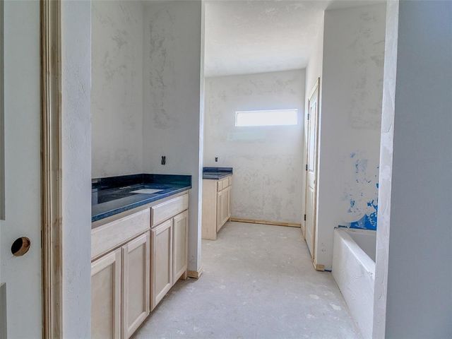 8591 Oak Tree Circle, Edmond, OK 70325