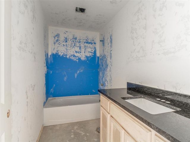 8591 Oak Tree Circle, Edmond, OK 70325