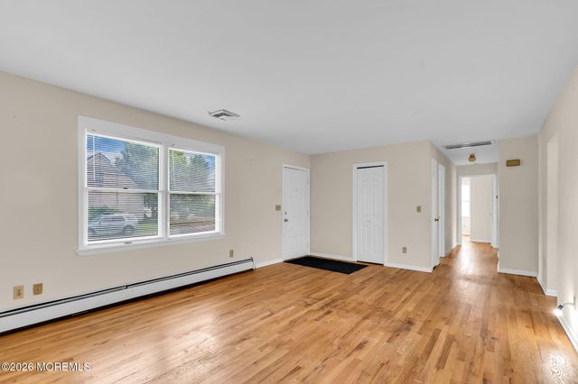 35 Spruce Street, Beachwood, NJ 08722