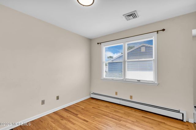 35 Spruce Street, Beachwood, NJ 08722