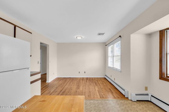35 Spruce Street, Beachwood, NJ 08722