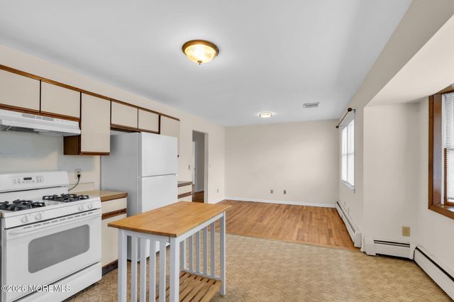 35 Spruce Street, Beachwood, NJ 08722
