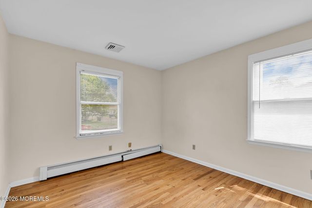 35 Spruce Street, Beachwood, NJ 08722