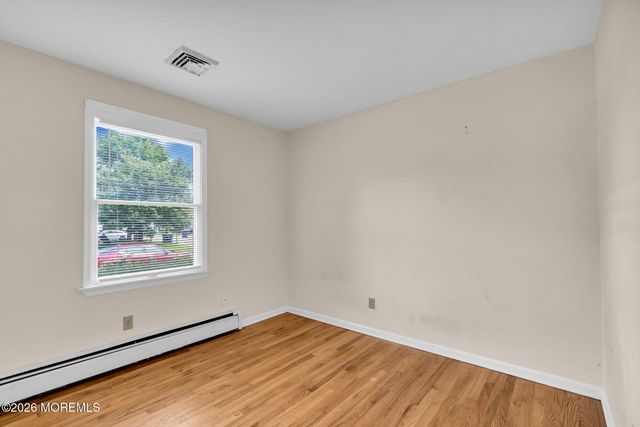 35 Spruce Street, Beachwood, NJ 08722