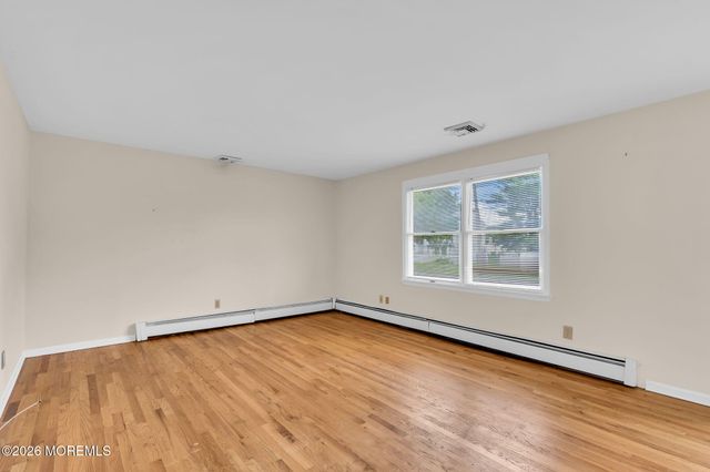 35 Spruce Street, Beachwood, NJ 08722