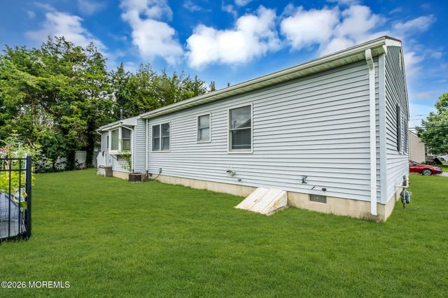 35 Spruce Street, Beachwood, NJ 08722