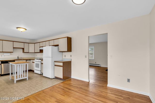 35 Spruce Street, Beachwood, NJ 08722