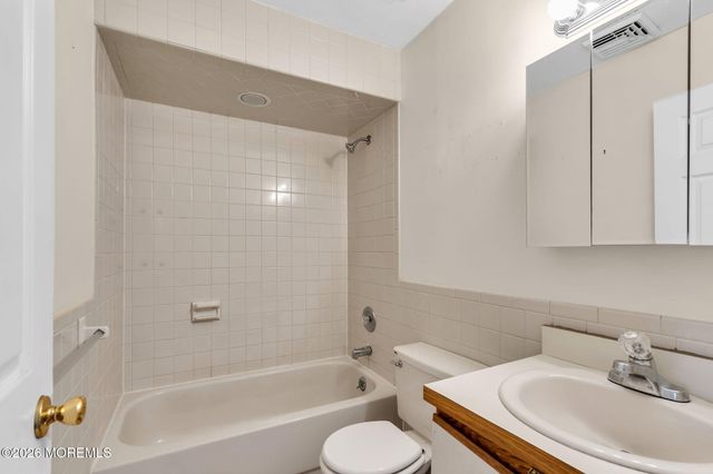 35 Spruce Street, Beachwood, NJ 08722