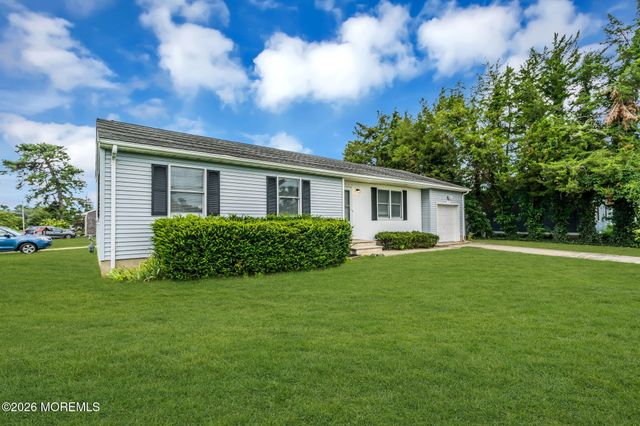 35 Spruce Street, Beachwood, NJ 08722