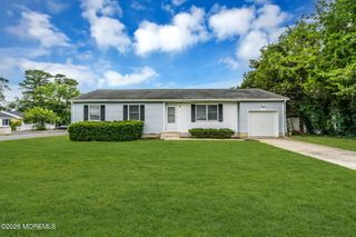 35 Spruce Street, Beachwood, NJ 08722