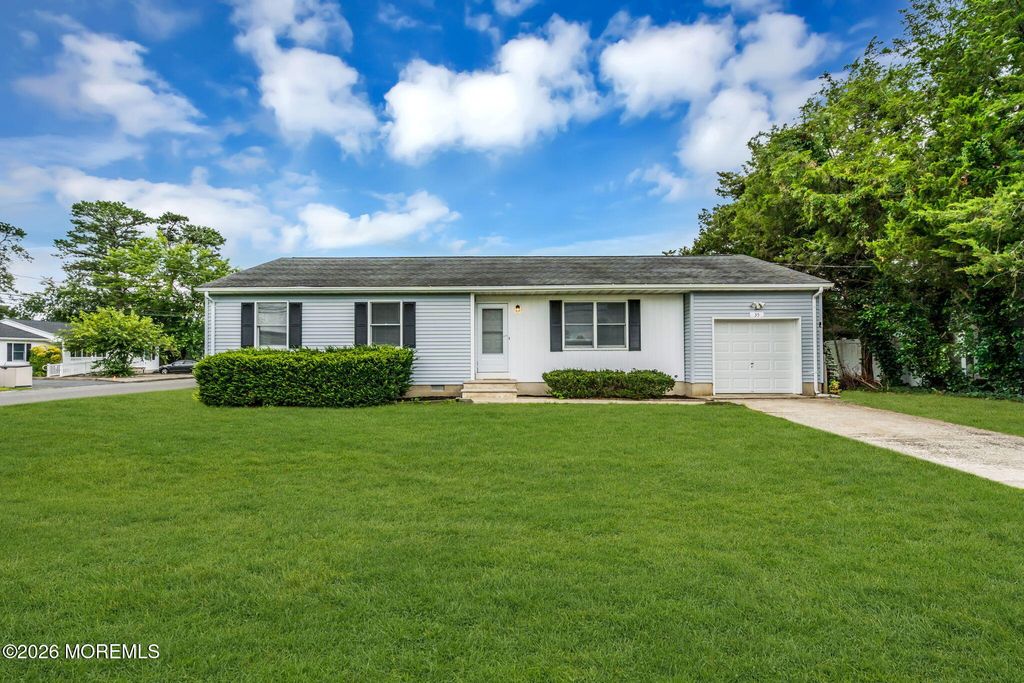 35 Spruce Street, Beachwood, NJ 08722