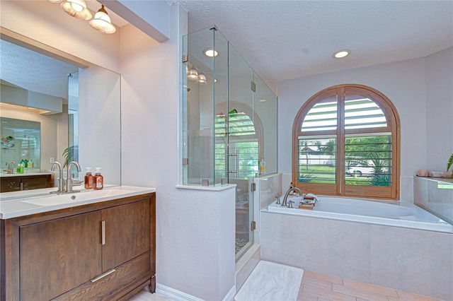 1015 VENTANA DRIVE, Ruskin, FL 33573