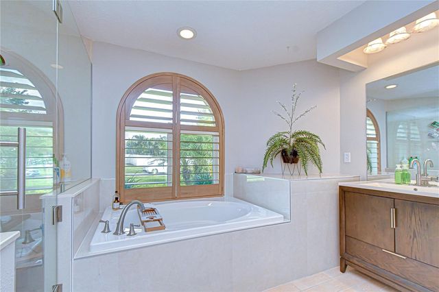 1015 VENTANA DRIVE, Ruskin, FL 33573