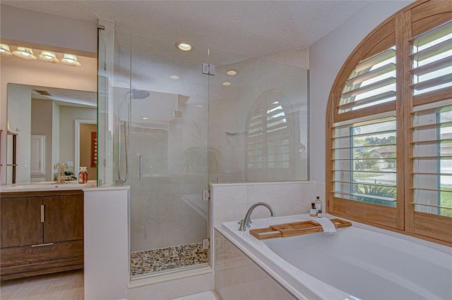 1015 VENTANA DRIVE, Ruskin, FL 33573