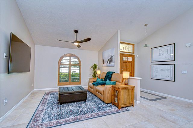 1015 VENTANA DRIVE, Ruskin, FL 33573