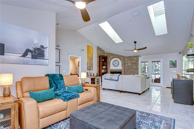 1015 VENTANA DRIVE, Ruskin, FL 33573