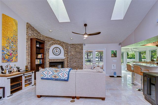 1015 VENTANA DRIVE, Ruskin, FL 33573