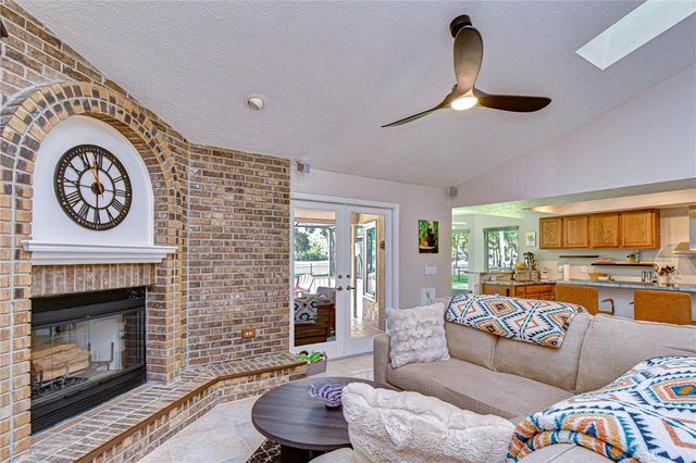 1015 VENTANA DRIVE, Ruskin, FL 33573
