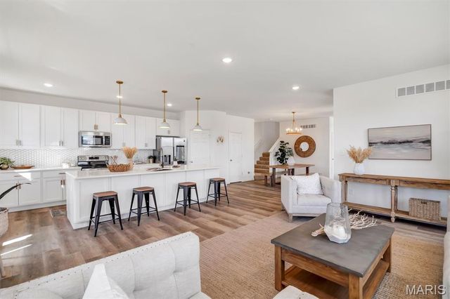 2032 Tiber Street, St Charles, MO 63301