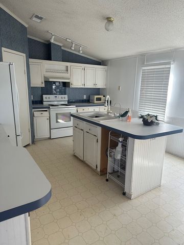 208 S St Peter, Stanton, TX 79782