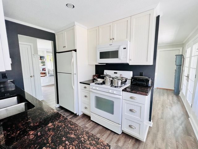 3 Mishawum Drive, Dartmouth, MA 02748