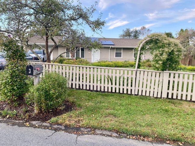 3 Mishawum Drive, Dartmouth, MA 02748