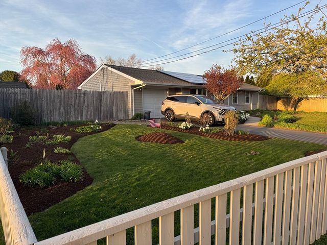 3 Mishawum Drive, Dartmouth, MA 02748